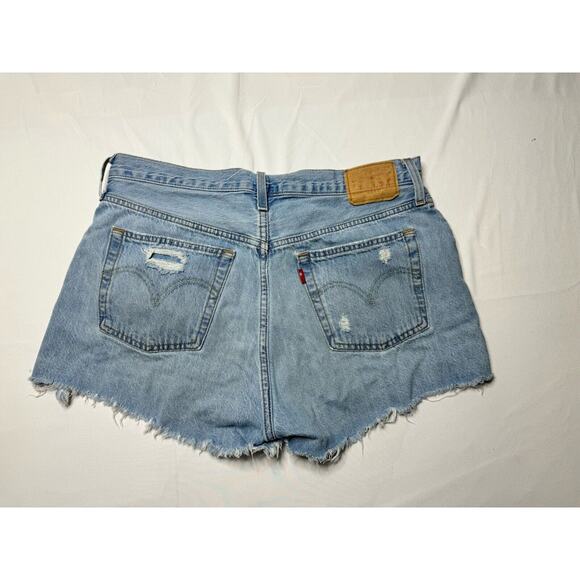 Levis 501 Women’s Button Fly Blue Denim Cut Off Shorts - Size 32 (2" Inseam) - Picture 3 of 7